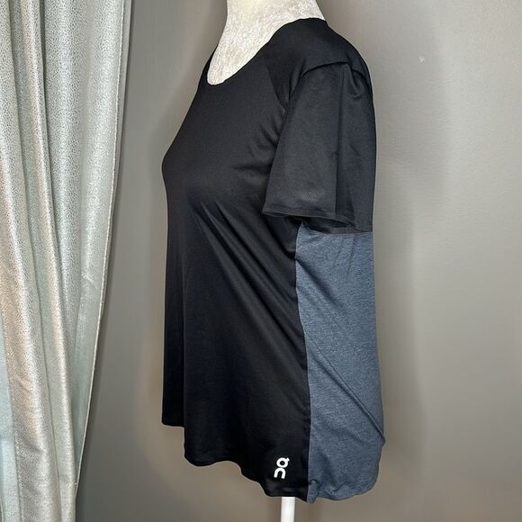 On running cloud performing black and grey shirt size M - Picture 14 of 14